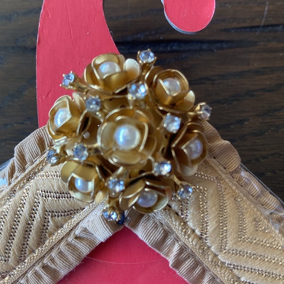 SwitchFlops Gold Louisa Straps w/Pearl & Crystal Flowers - Picture 4 of 7